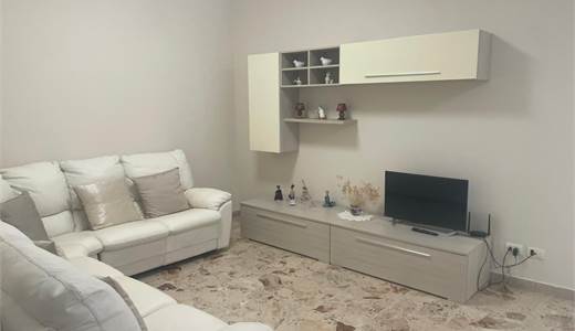 Ampio bilocale ristrutturato zona Grottasanta