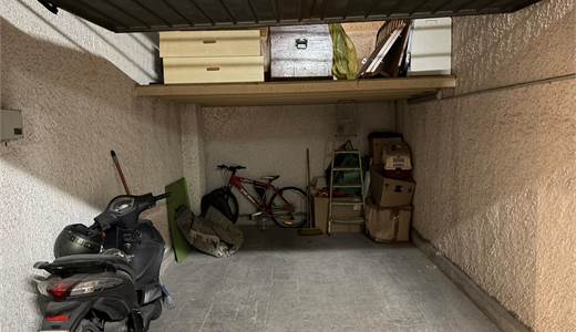 Garage zona Pitia